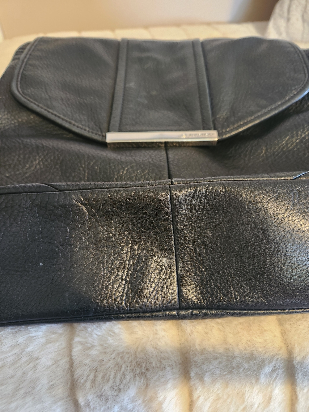 B Makowsky Black Leather Shoulder Bag with Chain Strap - Picture 4 of 4